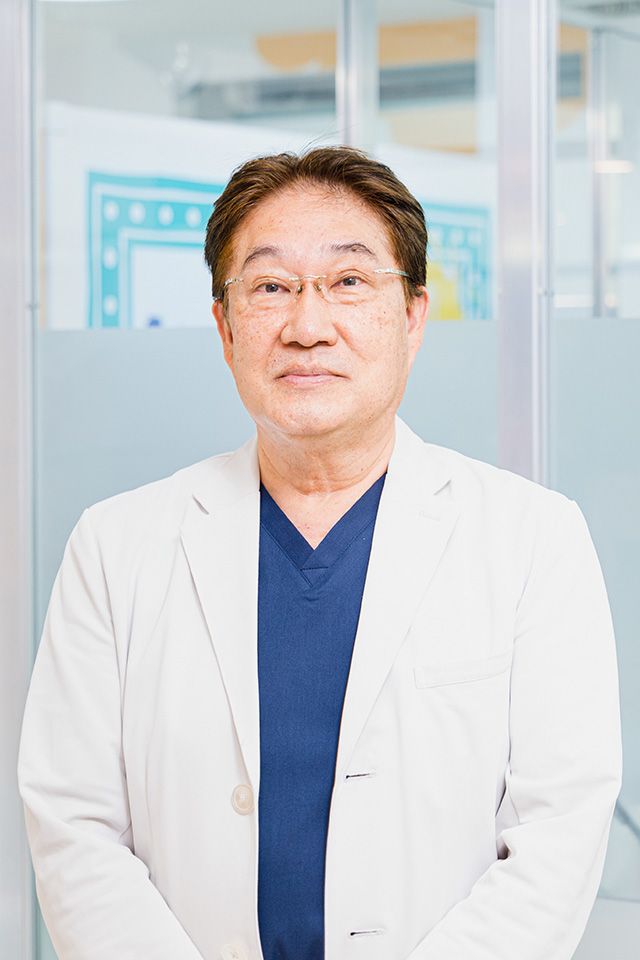 院長 篠崎直樹